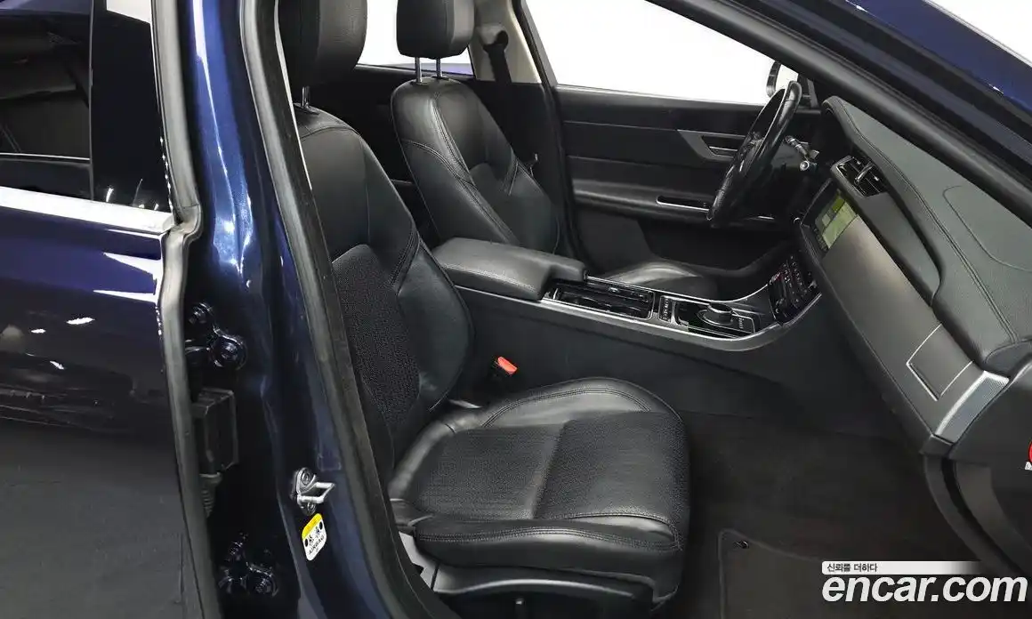 Jaguar XF 2017 2.0 Автомат в Москве № 239893, фото 15