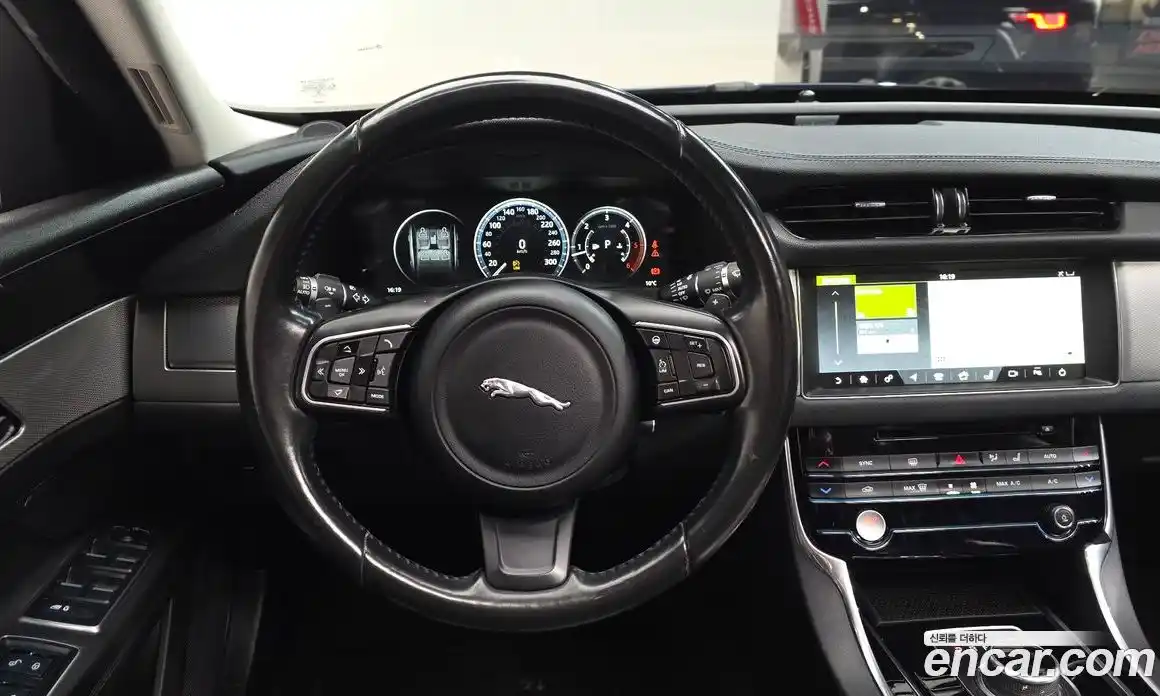 Jaguar XF 2017 2.0 Автомат в Москве № 239893, фото 17