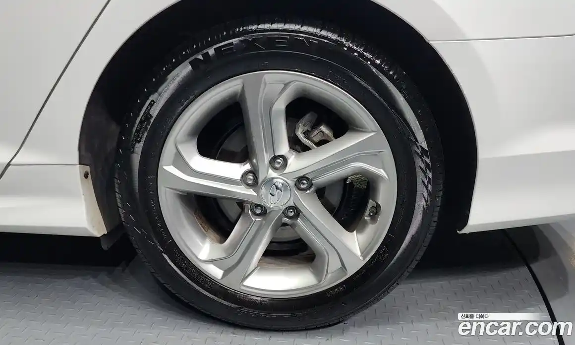 Hyundai Sonata 2019 2.0 Автомат в Москве № 2711, фото 14