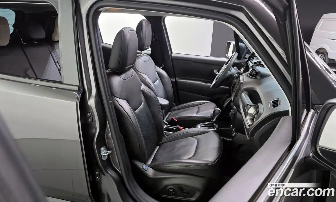 Jeep Renegade 2021 2.4 Автомат в Москве № 273265, фото 20