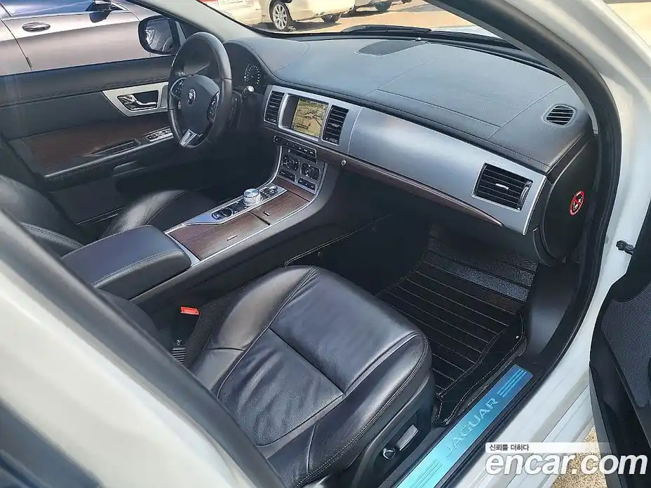 Jaguar XF 2014 2.0 Автомат в Москве № 305209, фото 16