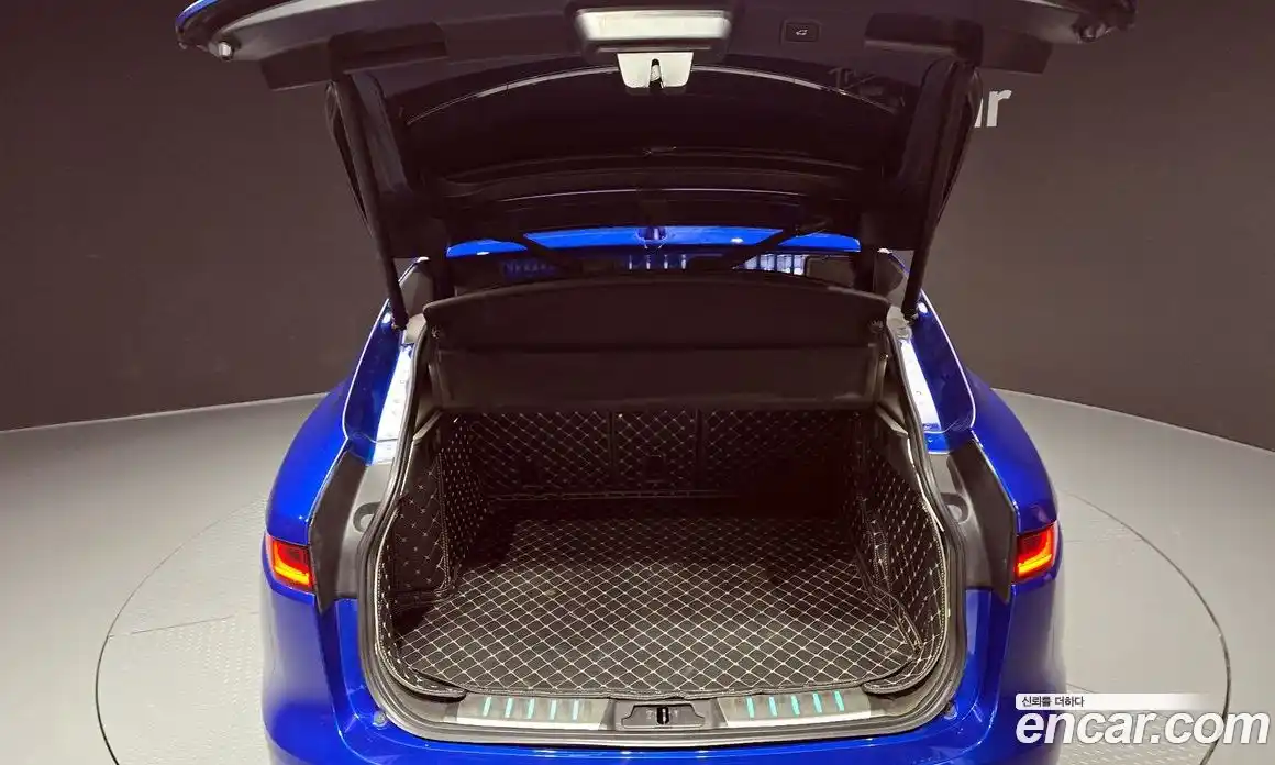 Jaguar F-Pace 2017 3.0 Автомат в Москве № 320231, фото 6