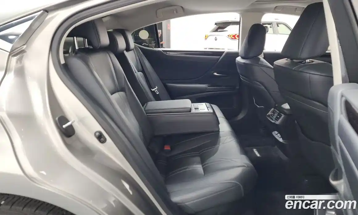 Lexus ES 2021 2.5 Автомат в Москве № 334321, фото 9