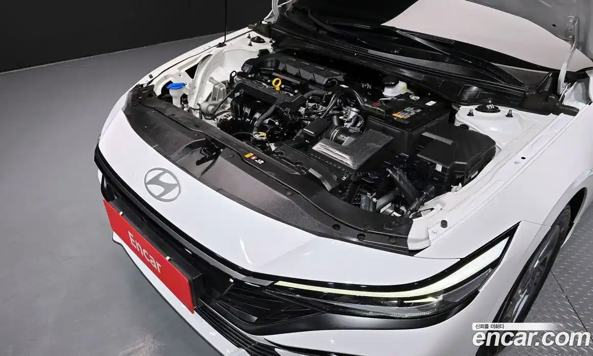 Hyundai Avante 2024 1.6 Автомат в Москве № 48331, фото 6