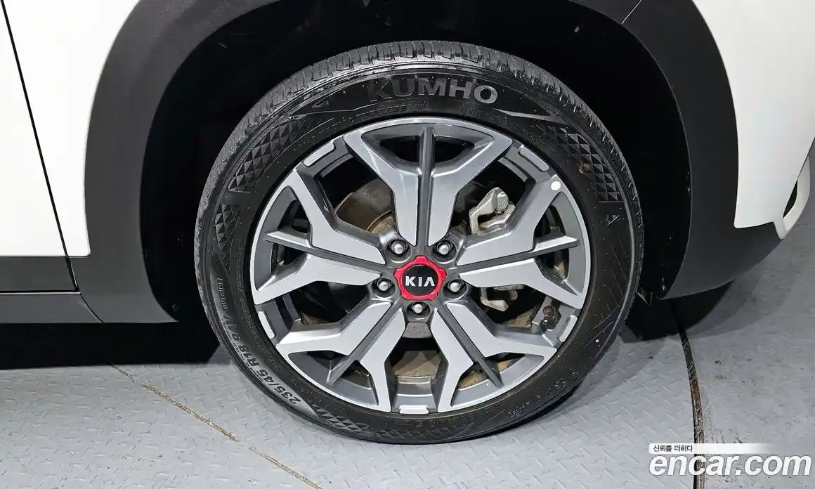 Kia Seltos 2020 1.6 Автомат в Москве № 55878, фото 5