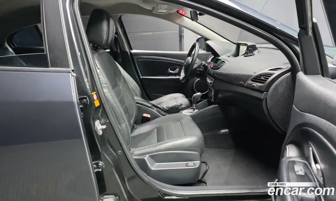 Renault SM3 2015 1.6 Автомат в Москве № 106094, фото 13