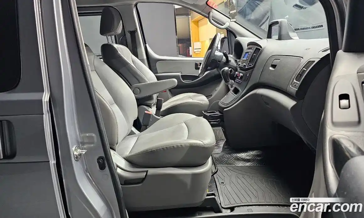 Hyundai Starex 2018 2.5 Автомат в Москве № 110257, фото 20