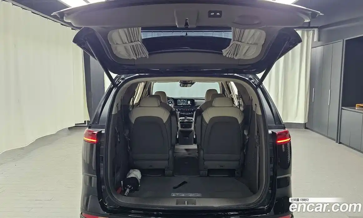 Kia Canival 2023 3.5 Автомат в Москве № 124069, фото 13