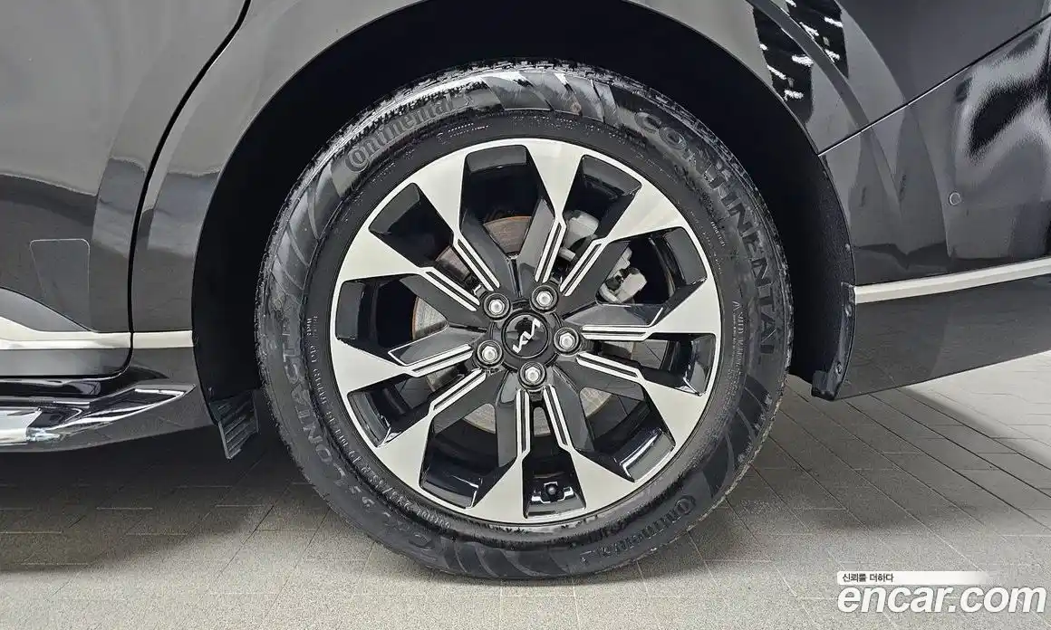 Kia Canival 2023 3.5 Автомат в Москве № 124069, фото 9