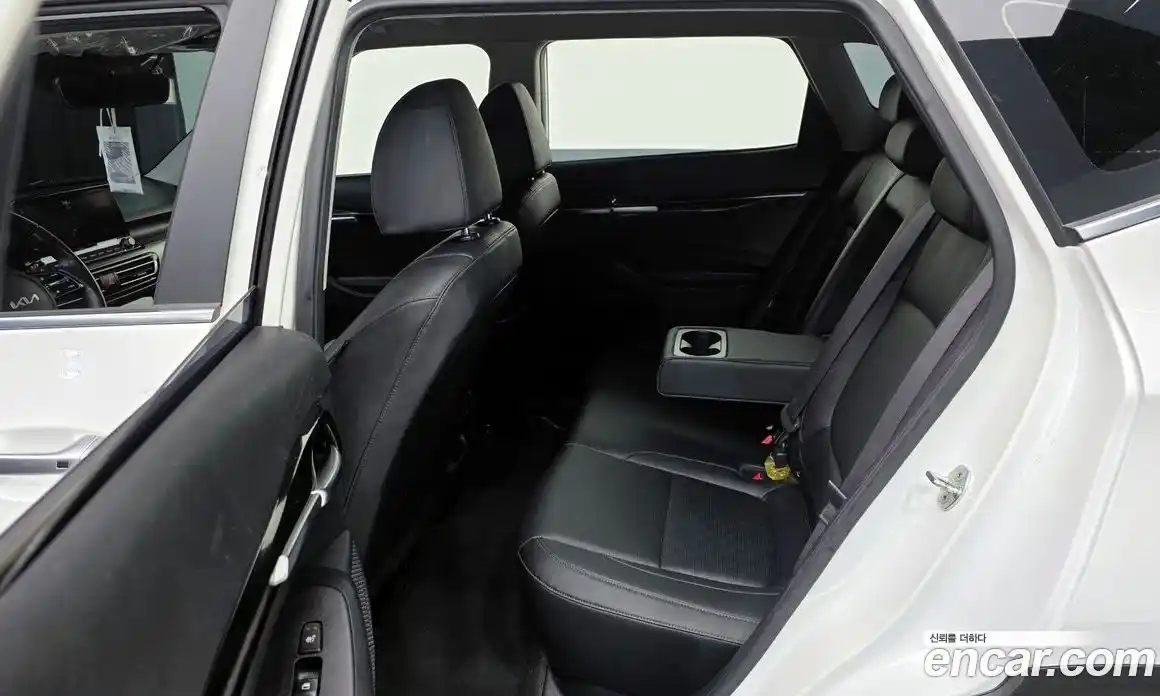 Kia Seltos 2022 1.6 Автомат в Москве № 132828, фото 4