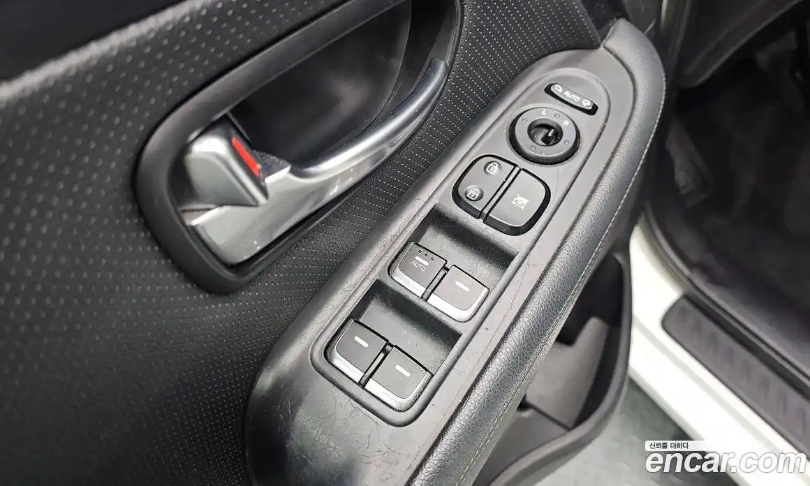 Kia Carens 2014 1.7 Автомат в Москве № 133251, фото 15