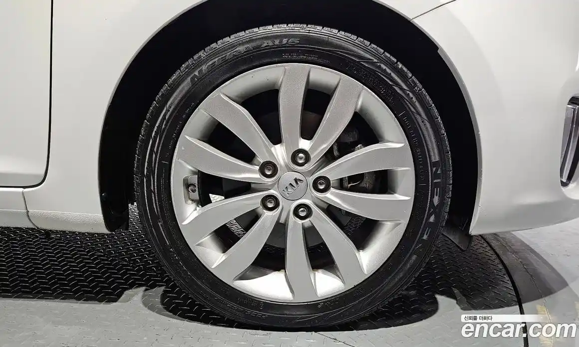 Kia Carens 2014 1.7 Автомат в Москве № 133251, фото 8