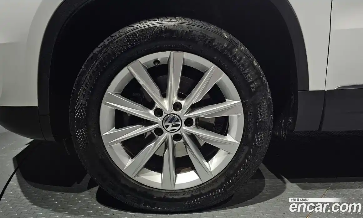 Volkswagen Tiguan 2014 2.0 Автомат в Москве № 134936, фото 18