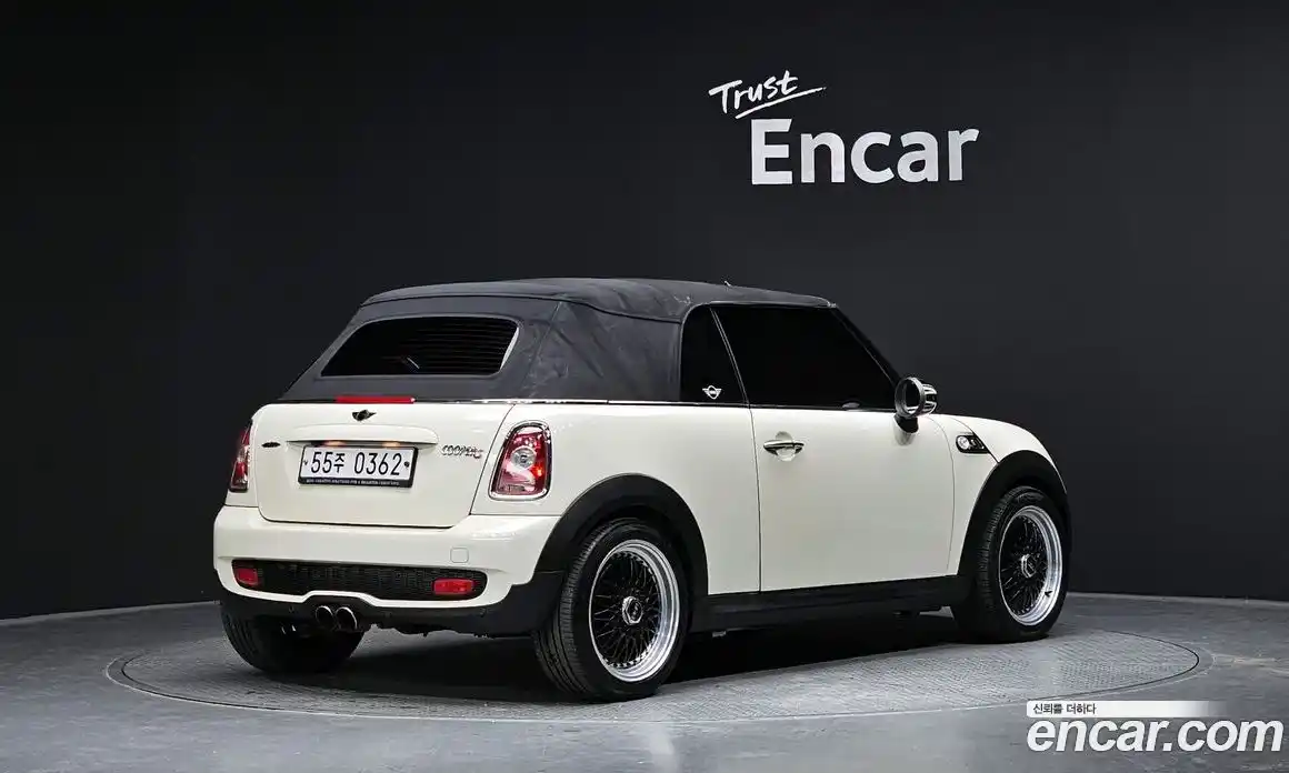 Mini Cooper Convertible 2010 1.6 Автомат в Москве № 135808, фото 13