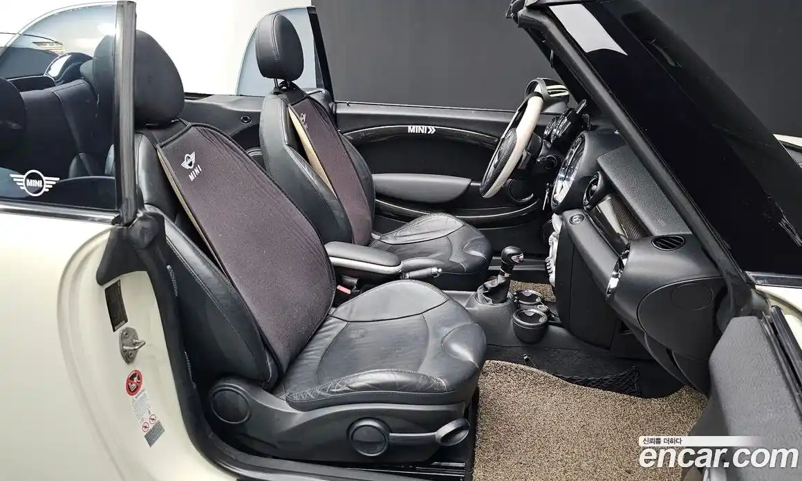 Mini Cooper Convertible 2010 1.6 Автомат в Москве № 135808, фото 15