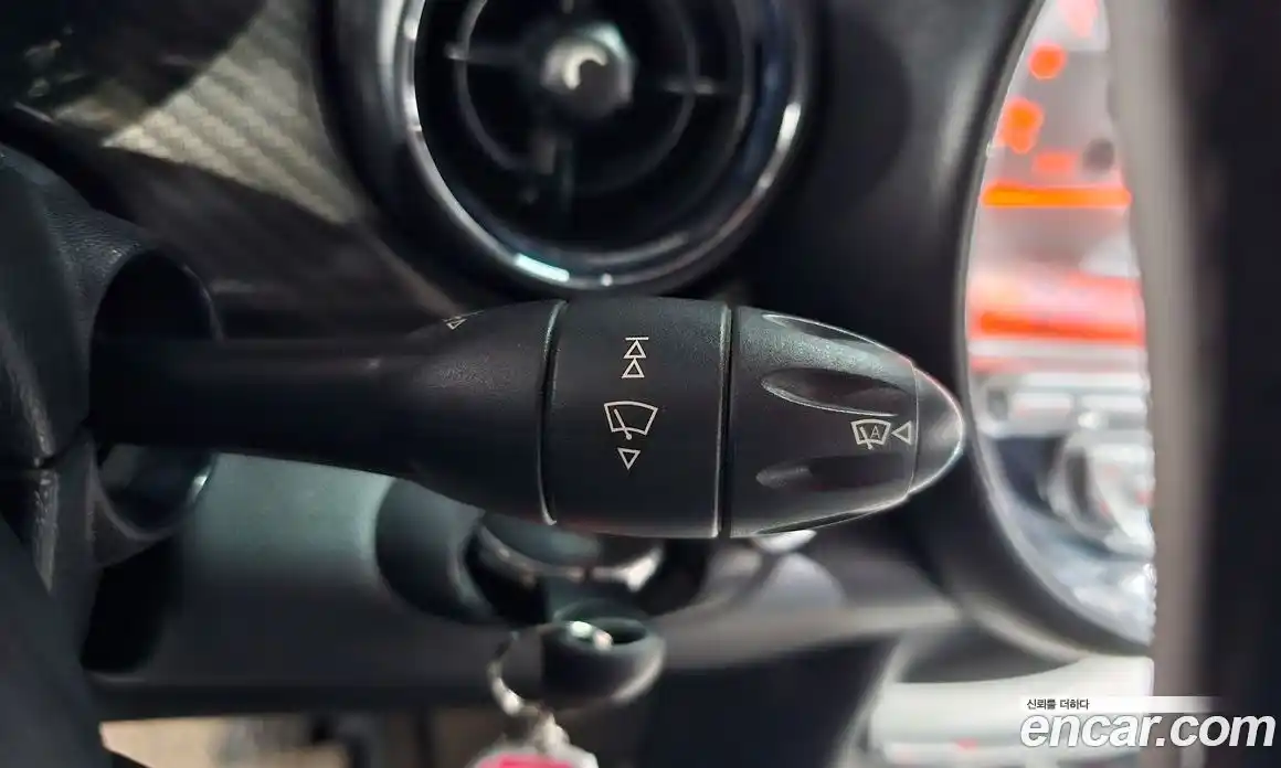 Mini Cooper Convertible 2010 1.6 Автомат в Москве № 135808, фото 17