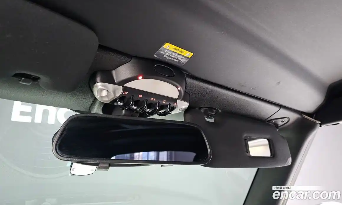 Mini Cooper Convertible 2010 1.6 Автомат в Москве № 135808, фото 19