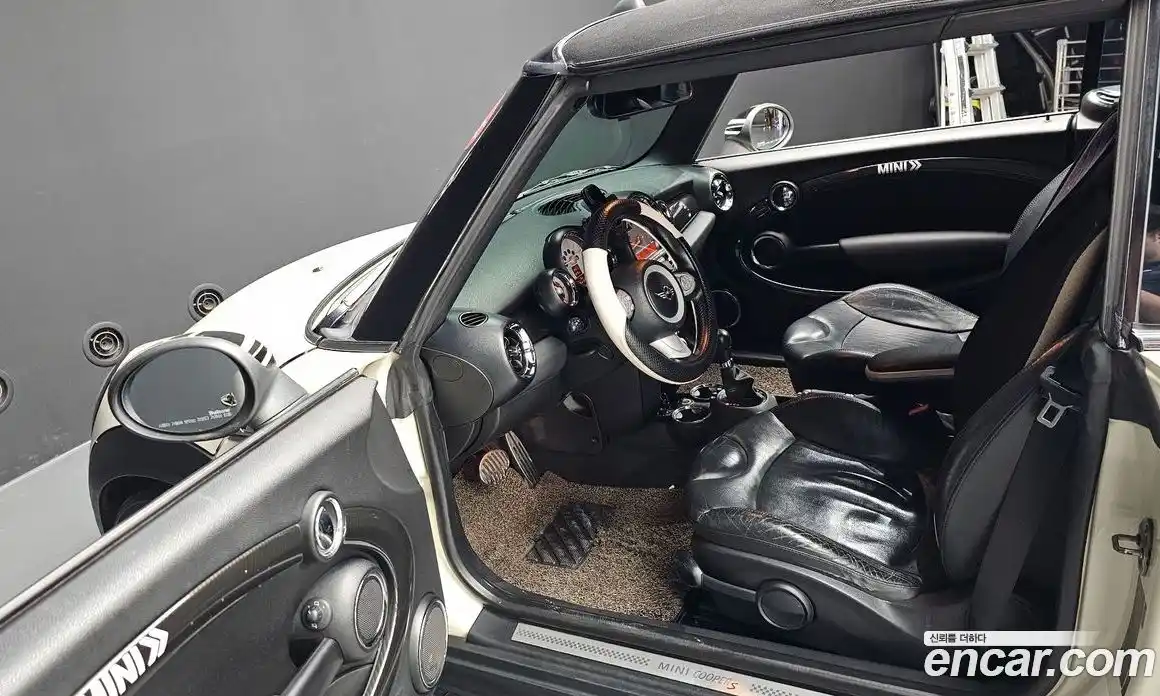 Mini Cooper Convertible 2010 1.6 Автомат в Москве № 135808, фото 7