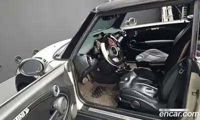 Mini Cooper Convertible 2010 1.6 Автомат в Москве № 135808, миниатюра 7