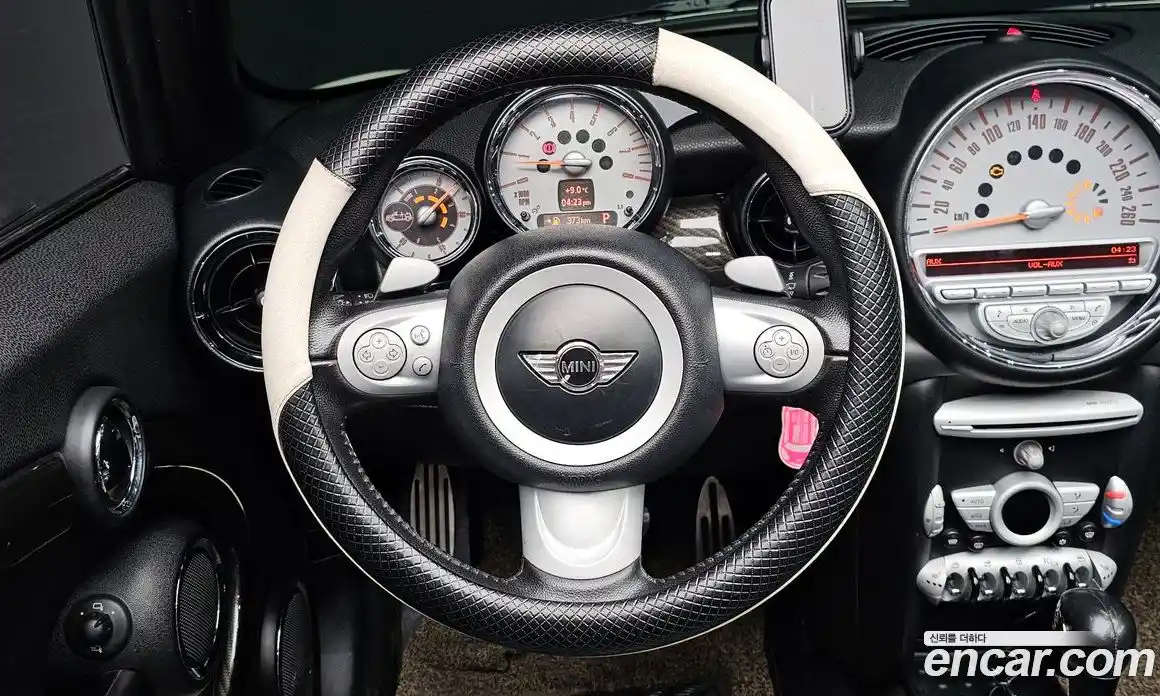 Mini Cooper Convertible 2010 1.6 Автомат в Москве № 135808, фото 9
