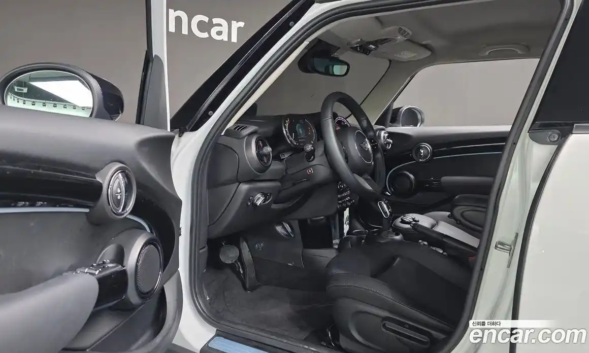 Mini Cooper 2023 1.5 Автомат в Москве № 141201, фото 12