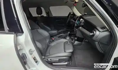 Mini Cooper 2023 1.5 Автомат в Москве № 141201, миниатюра 10