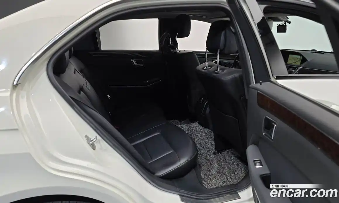 Mercedes-Benz E-Class 2011 1.8 Автомат в Москве № 161166, фото 12