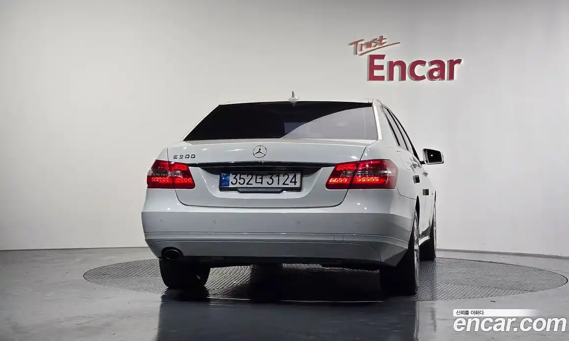 Mercedes-Benz E-Class 2011 1.8 Автомат в Москве № 161166, фото 4