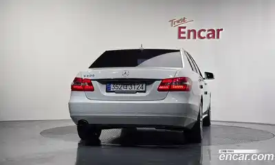 Mercedes-Benz E-Class 2011 1.8 Автомат в Москве № 161166, миниатюра 4