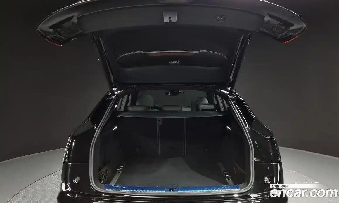 Audi SQ5 2023 3.0 Автомат в Москве № 162541, фото 4