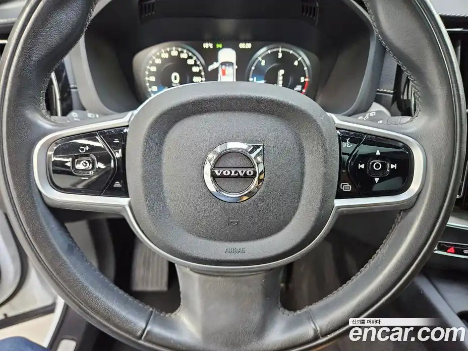 Volvo XC60 2019 2.0 Автомат в Москве № 164600, фото 10