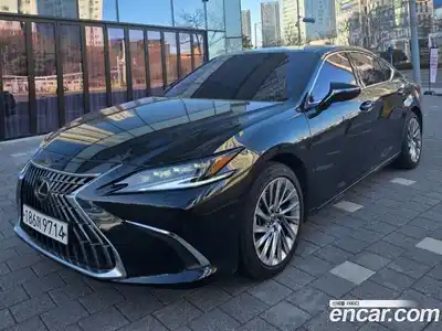 Lexus ES, 2025