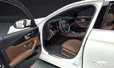 Mercedes-Benz E-Class 2023 2.0 Автомат в Москве № 178857, миниатюра 12