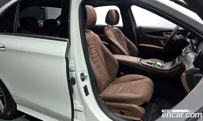 Mercedes-Benz E-Class 2023 2.0 Автомат в Москве № 178857, миниатюра 4