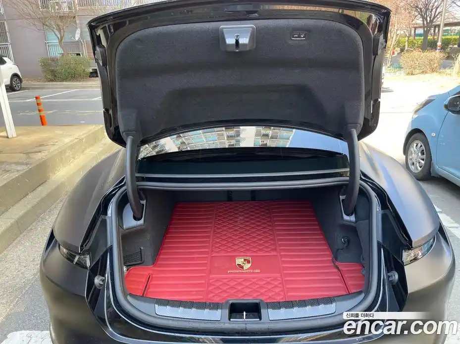 Porsche Taycan 2024 0.1 Автомат в Москве № 197890, фото 18