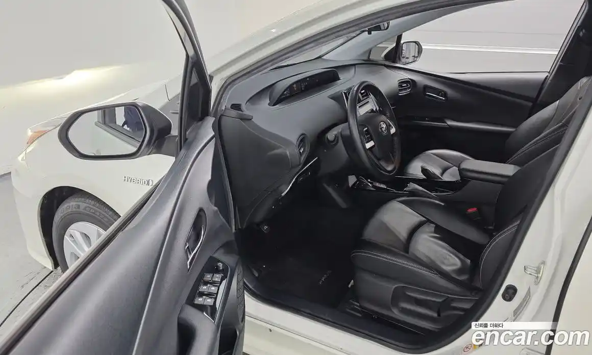 Toyota Prius 2017 1.8 Автомат в Москве № 199685, фото 19