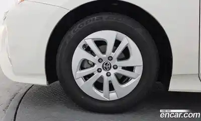 Toyota Prius 2017 1.8 Автомат в Москве № 199685, миниатюра 3