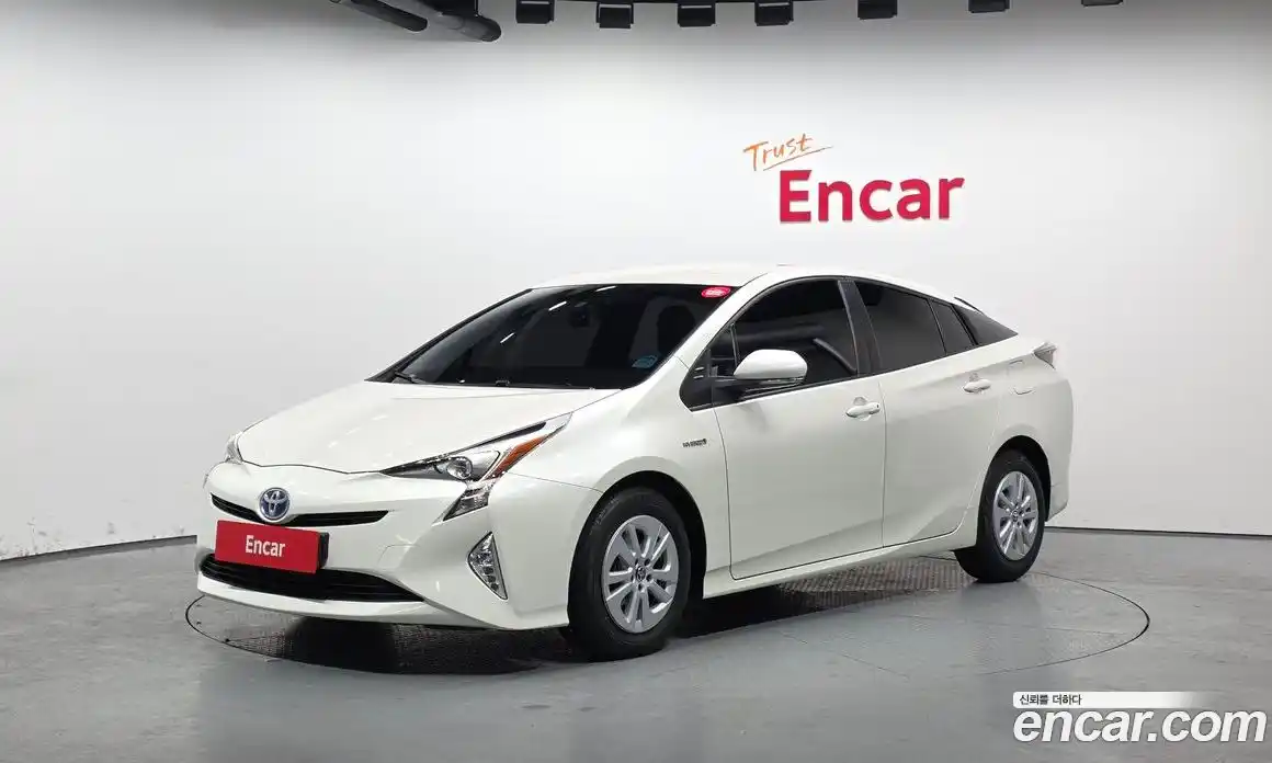 Toyota Prius 2017 1.8 Автомат в Москве № 199685, фото 10