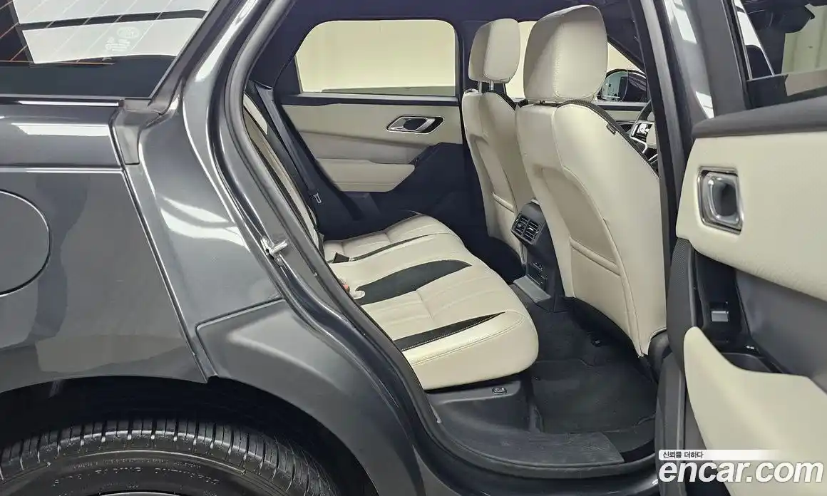 Land Rover Range-Rover Velar 2023 2.0 Автомат в Москве № 213327, фото 1