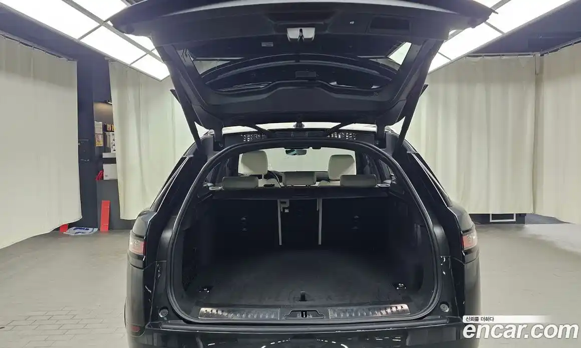 Land Rover Range-Rover Velar 2023 2.0 Автомат в Москве № 213327, фото 17