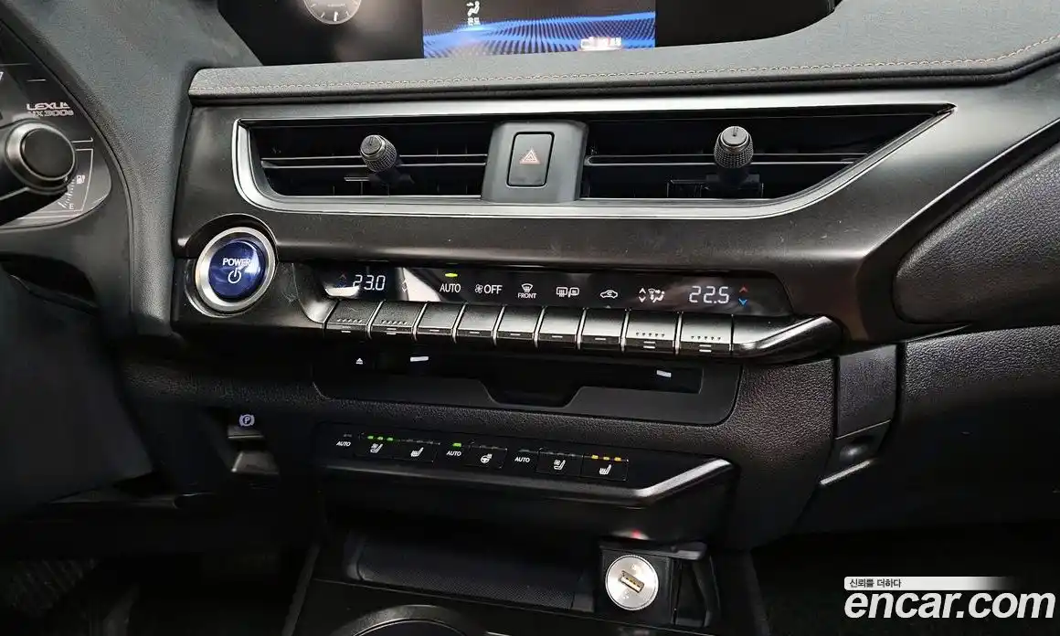 Lexus UX 2022 0.2 Автомат в Москве № 214610, фото 11