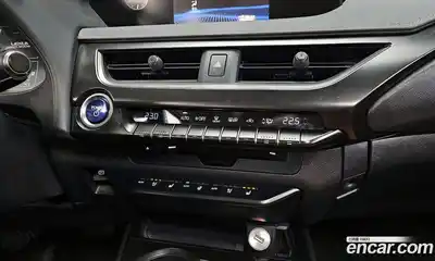 Lexus UX 2022 0.2 Автомат в Москве № 214610, миниатюра 11