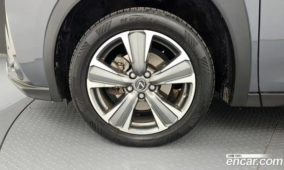 Lexus UX 2022 0.2 Автомат в Москве № 214610, фото 13