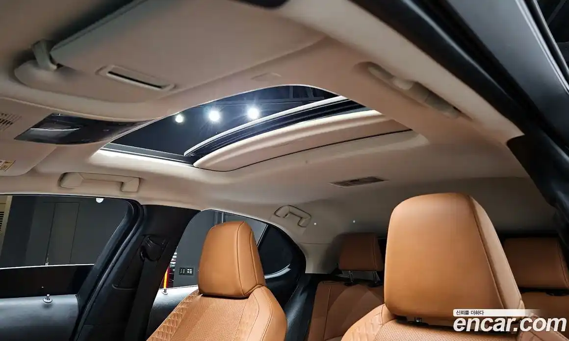 Lexus UX 2022 0.2 Автомат в Москве № 214610, фото 17