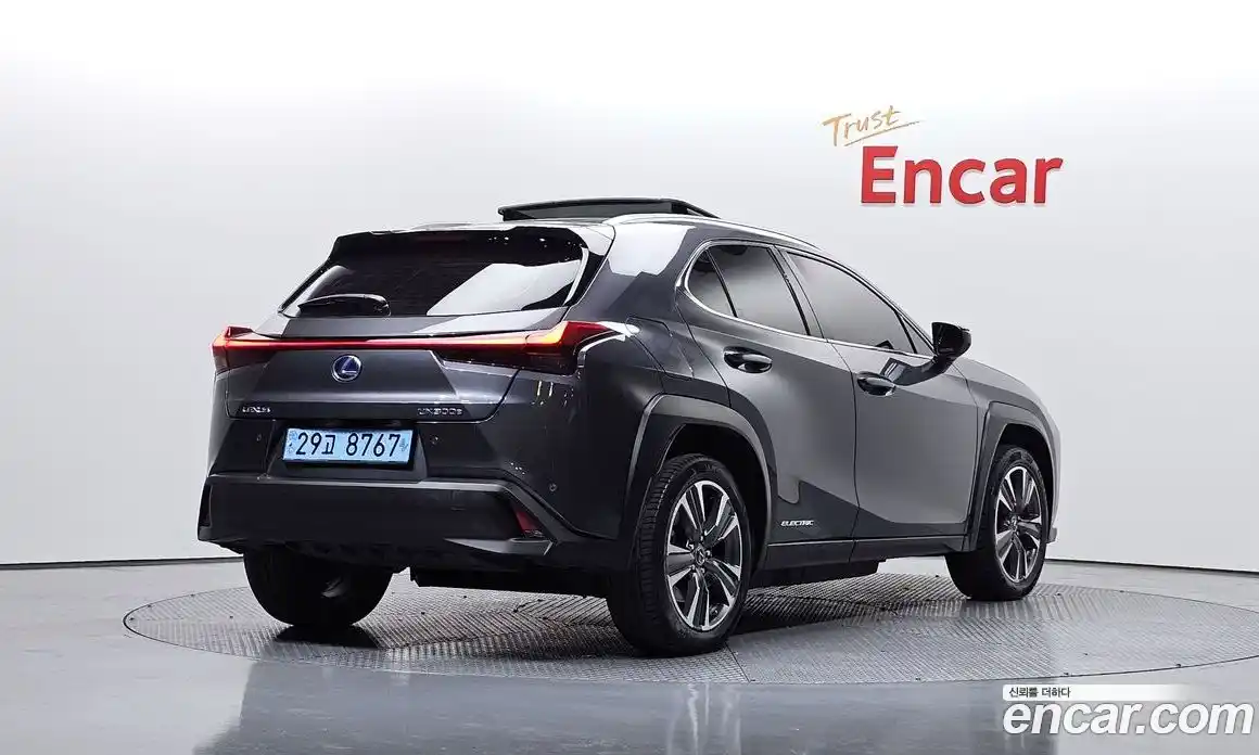 Lexus UX 2022 0.2 Автомат в Москве № 214610, фото 4