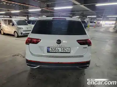Volkswagen Tiguan 2023 2.0 Автомат в Москве № 214955, миниатюра 4