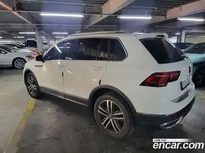 Volkswagen Tiguan 2023 2.0 Автомат в Москве № 214955, миниатюра 5