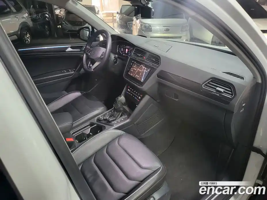 Volkswagen Tiguan 2023 2.0 Автомат в Москве № 214955, фото 8
