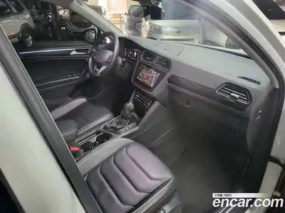 Volkswagen Tiguan 2023 2.0 Автомат в Москве № 214955, миниатюра 8