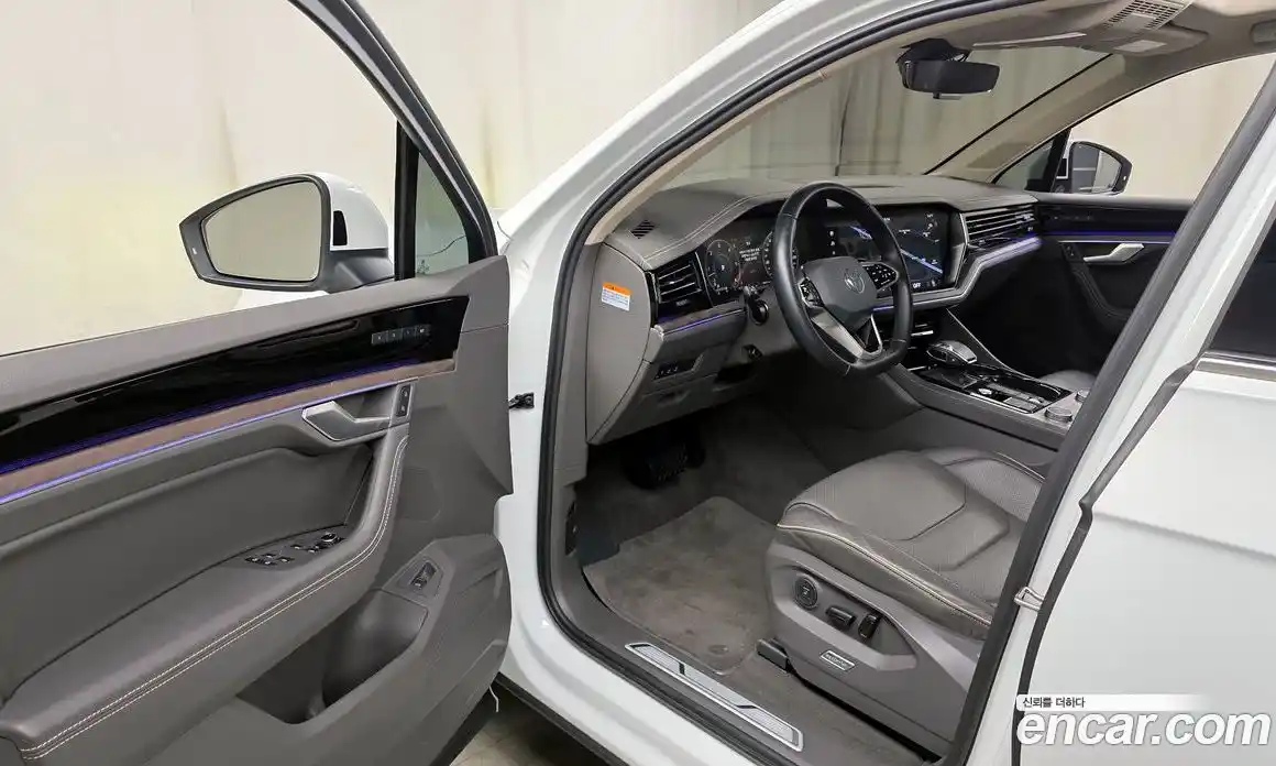 Volkswagen Touareg 2022 3.0 Автомат в Москве № 215174, фото 15